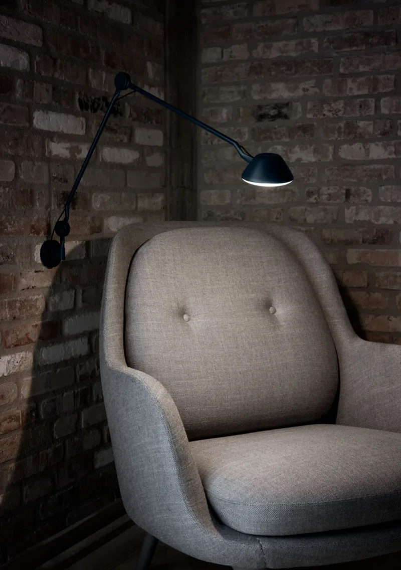 AQ01 Wandlamp Mat Zwart från Fritz Hansen – produktbild
