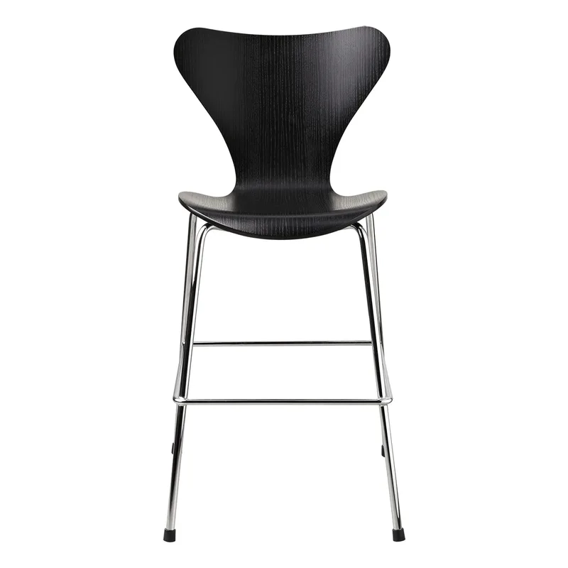 Fritz Hansen 3177 Series 7 Junior Stuhl Chrom Black by Fritz Hansen – product photo