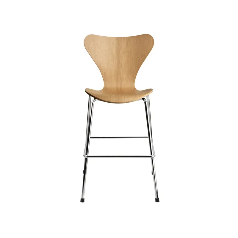 Fritz Hansen 3177 Series 7 Junior Stuhl Chrom Lacquered oak veneer by Fritz Hansen – product photo