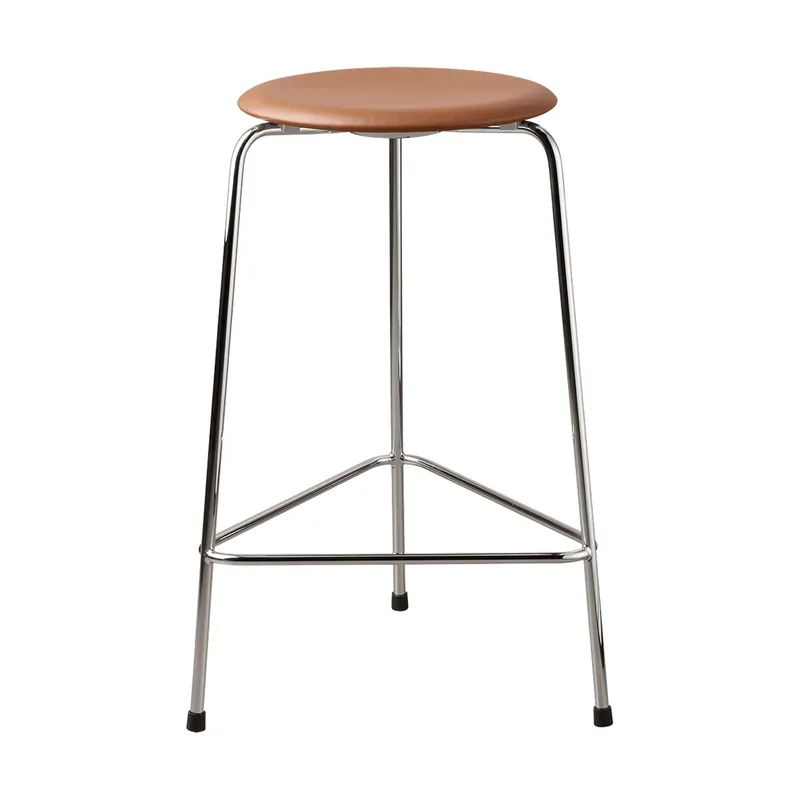 High Dot counter Stuhl 3 Beine Essential walnut-chrome från Fritz Hansen – produktbild