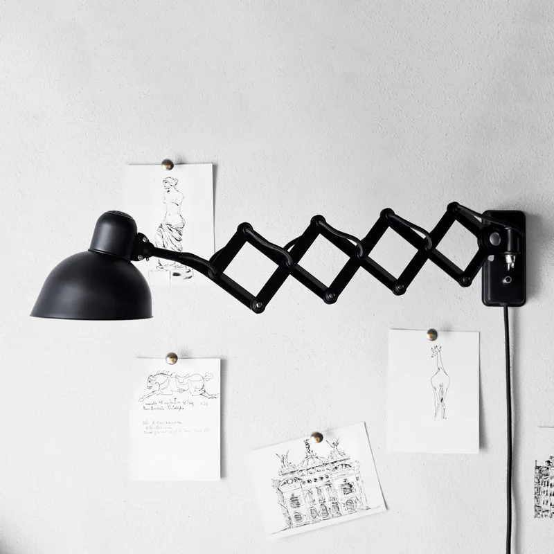 Kaiser Idell Wandlampe mit Stecker, schwarz von Fritz Hansen – Produktfoto