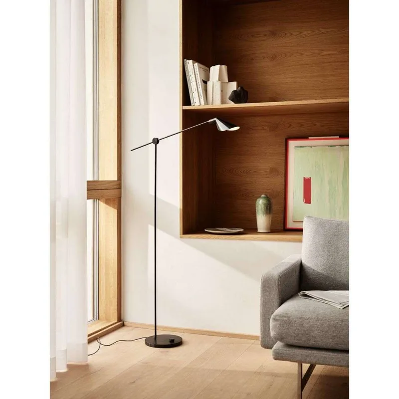 MS Series MS011 Vloerlamp Black PVD från Fritz Hansen – produktbild