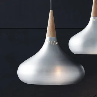 Orient P2 Hanger aluminium/eiken Ø 34 cm by Fritz Hansen in Geborsteld aluminium, Eiken – product photo 1 of 2