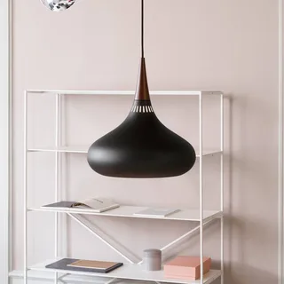 Orient P2 hanglamp zwart/roze Ø 34 cm by Fritz Hansen in Black, Rozenhout – product photo 2 of 4
