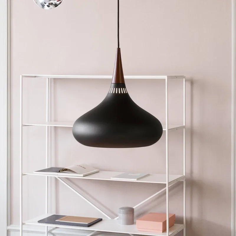 Orient P2 hanglamp zwart/roze Ø 34 cm by Fritz Hansen in Black, Rozenhout – product photo 2 of 4