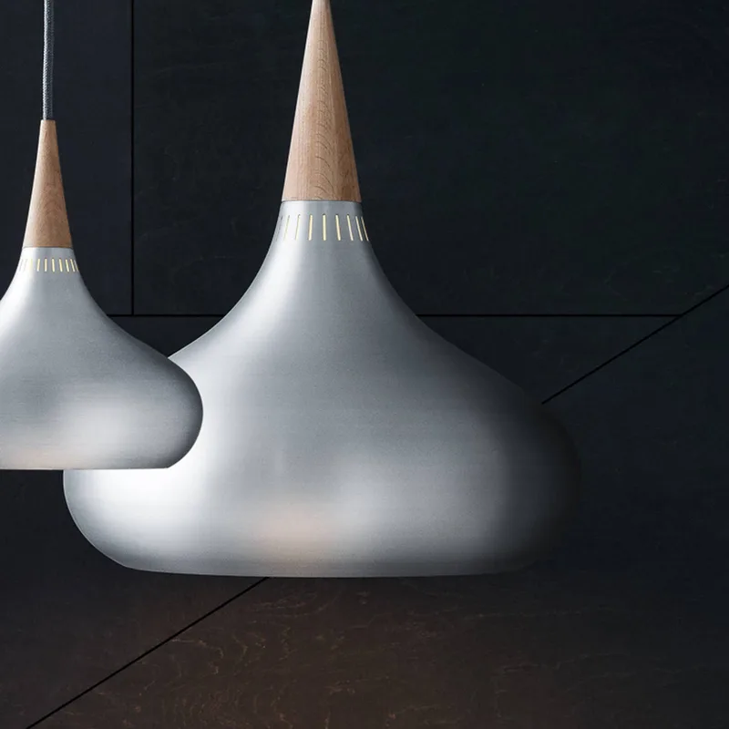 Orient P3 hanglamp aluminium/eiken Ø 50 cm by Fritz Hansen in Geborsteld aluminium, Eiken – product photo 3 of 5