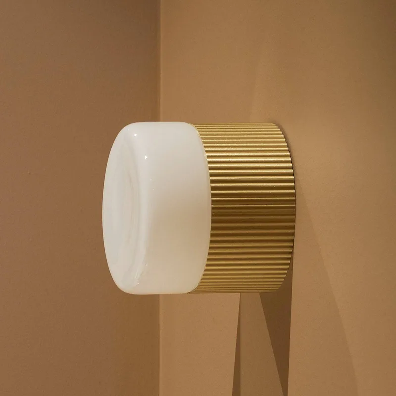 badkamer wandlamp Hubble 12 messing, Ø 12 cm by Globen Lighting in Brass, White – product photo