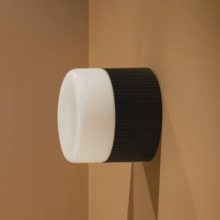 badkamer wandlamp Hubble 12 zwart, Ø 12 cm från Globen Lighting i Svart, Vit – produktbild 1 av 2