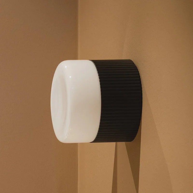 badkamer wandlamp Hubble 12 zwart, Ø 12 cm van Globen Lighting in Zwart, Wit – productfoto