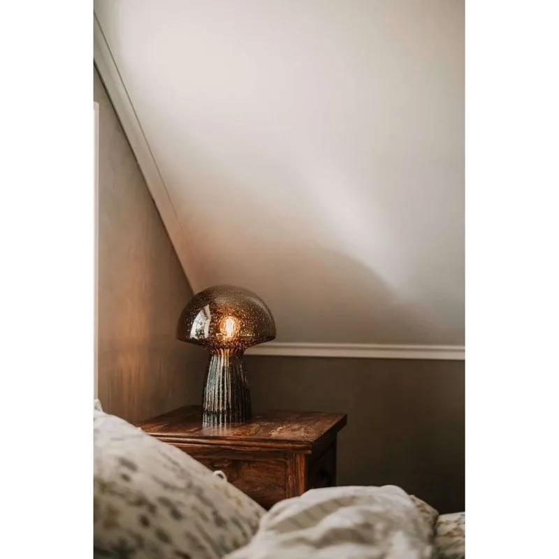 Fungo 22 tafellamp, bruin, helder, 30 cm fra Globen Lighting – produktbillede