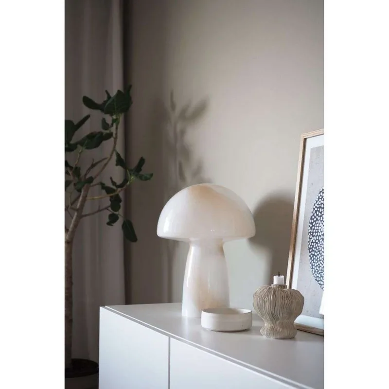 Fungo 30 Taffellamp Beige von Globen Lighting – Produktfoto