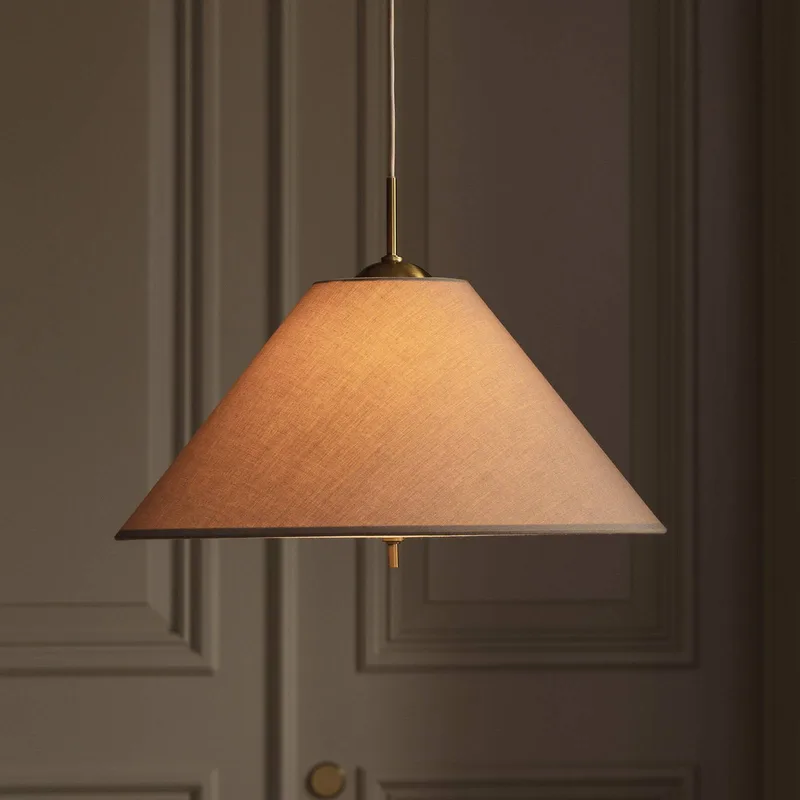 hänglampa IRIS 50 mokkabrun Ø 50 cm från Globen Lighting i Mokka-bruin, Vit – produktbild