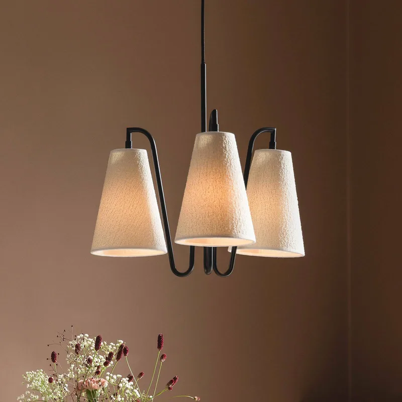 hanglamp Lou 3 wit bouclé/zwarte stof van Globen Lighting in Wit, Zwart – productfoto