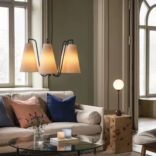 hanglamp Lou 5 wit bouclé/zwarte stof de Globen Lighting en Blanc, Noir – photo du produit 2 sur 5