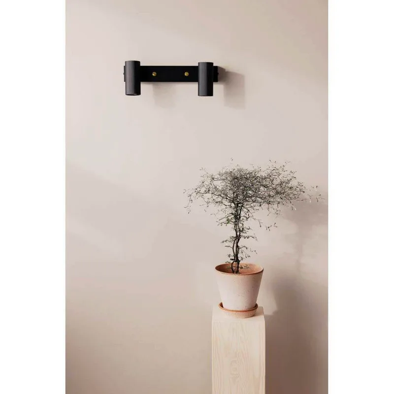 Hubble 2 Wandlamp Black by Globen Lighting – product photo