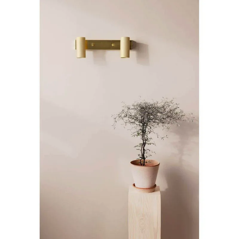 Hubble 2 Wandlamp Brushed Brass by Globen Lighting – product photo