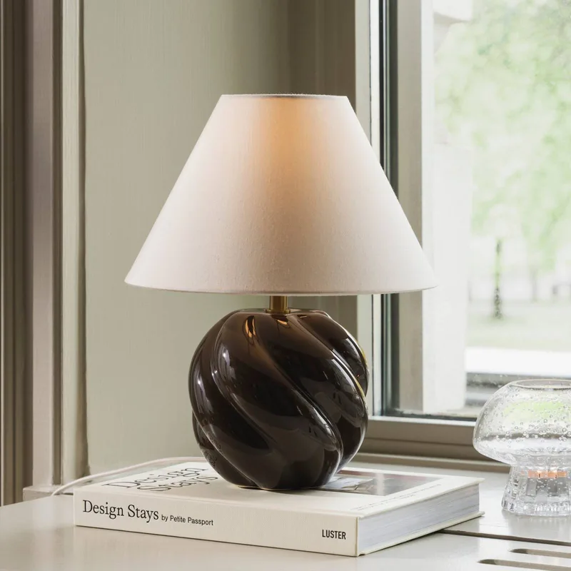 tafellamp DAHLIA, beige/bruin, hoogte 31 cm by Globen Lighting in Brown, Beige – product photo