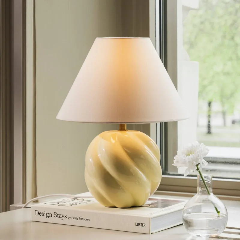 tafellamp DAHLIA, beige/geel Hoogte 31 cm by Globen Lighting in Yellow, Beige – product photo