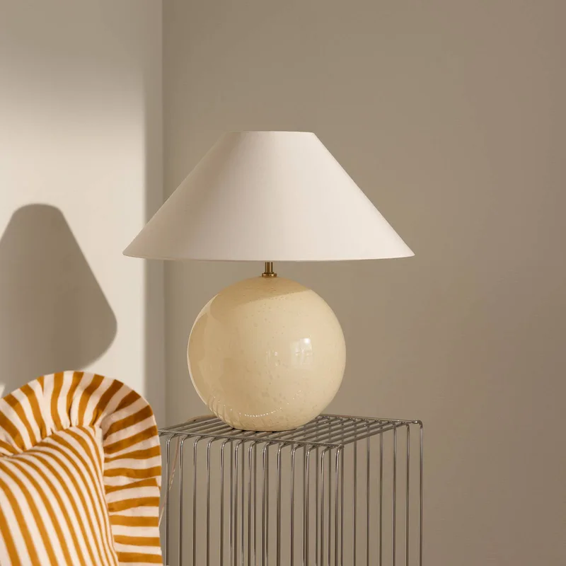 tafellamp IRIS, hoogte 45 cm by Globen Lighting in Cream – product photo