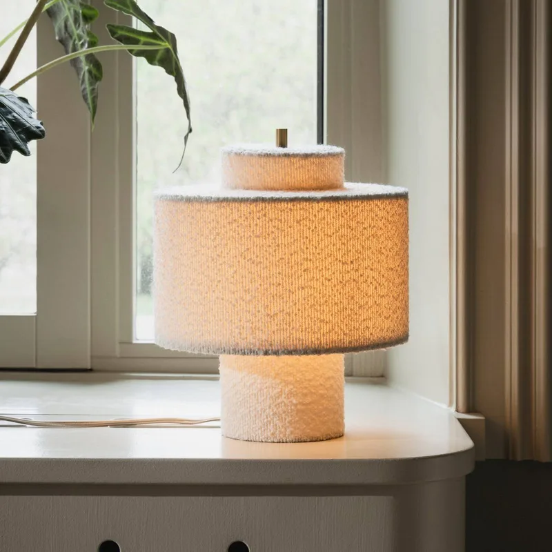 tafellamp Noah, hoogte 31 cm, textiel van Globen Lighting in Wit – productfoto