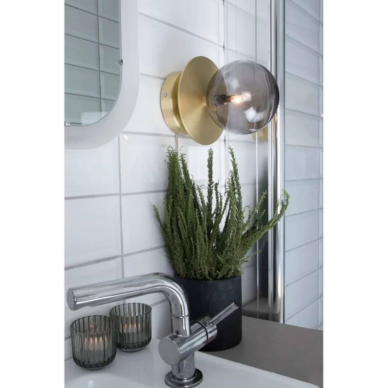 wandlamp ART DECO, messing/wit Ø 16 cm IP44 by Globen Lighting in Geborsteld messing, White – product photo