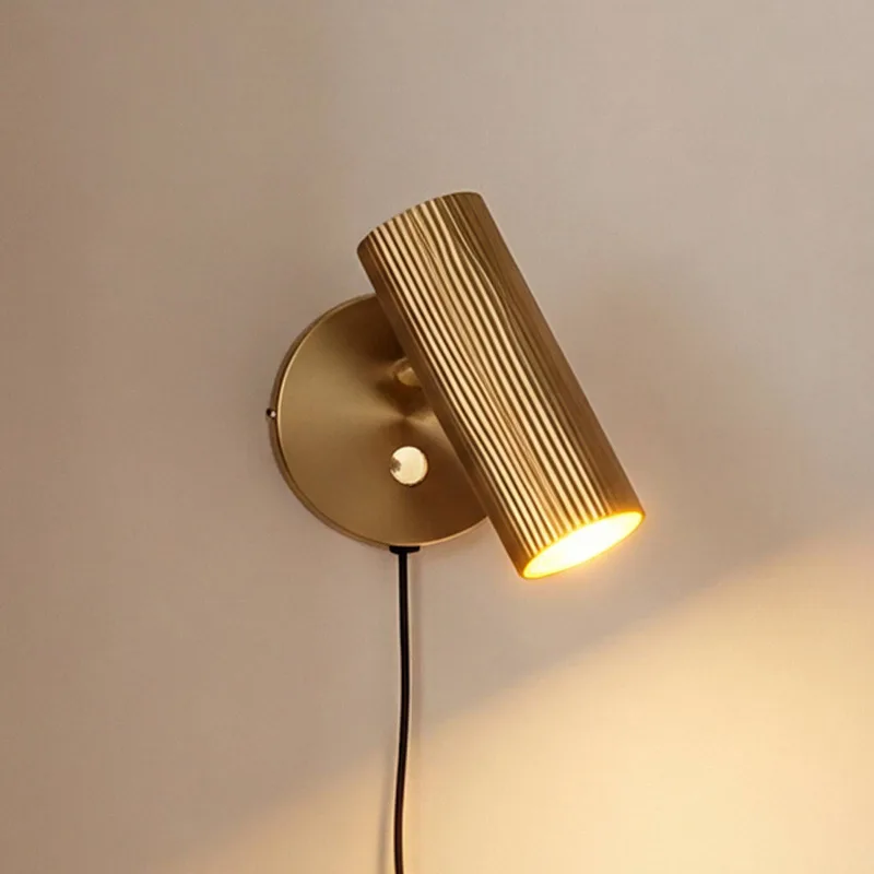 wandlamp Hubble van Globen Lighting in Geborsteld messing – productfoto