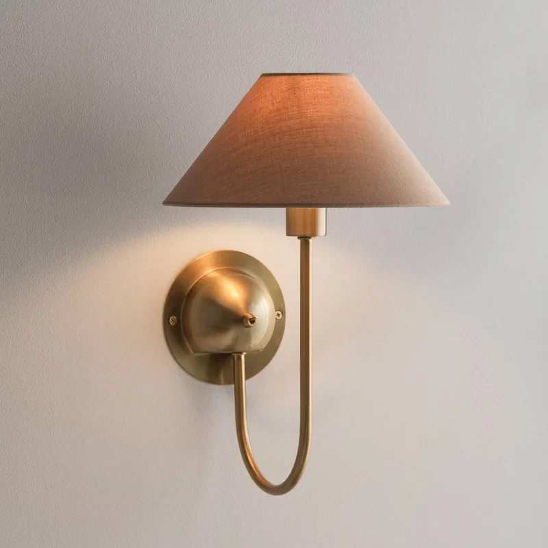 wandlamp IRIS, mokkabruin, hoogte 32 cm by Globen Lighting in Mokka-bruin, Geborsteld messing – product photo