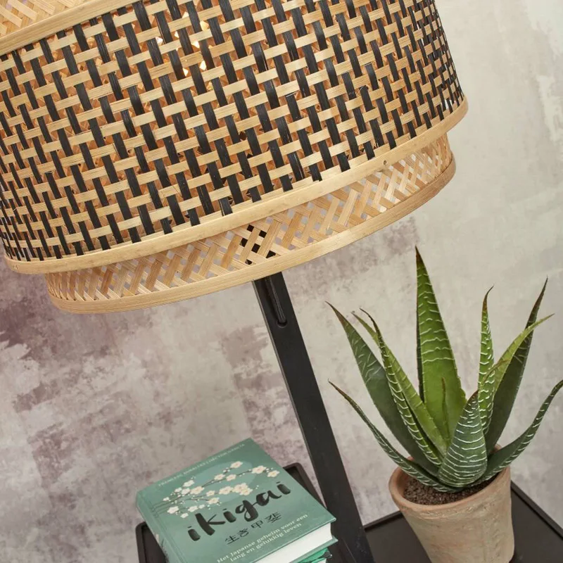 Bhutan vloerlamp met legplank, zwart by GOOD&MOJO in Black, Natural – product photo 4 of 5