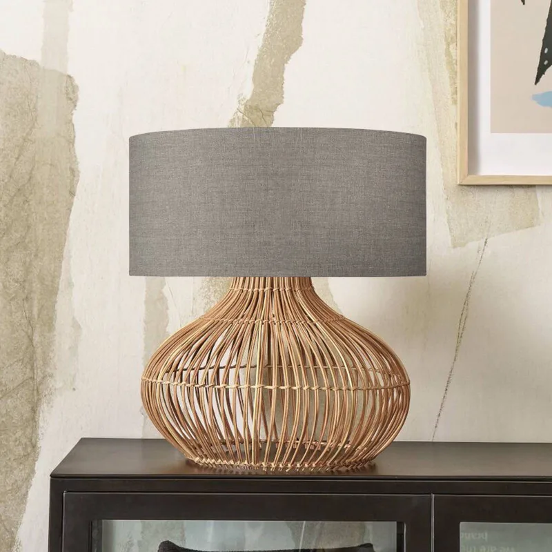Kalahari tafellamp 47 cm, donker linnen fra GOOD&MOJO i Licht hout, Donker linnen – produktbillede 1 af 3
