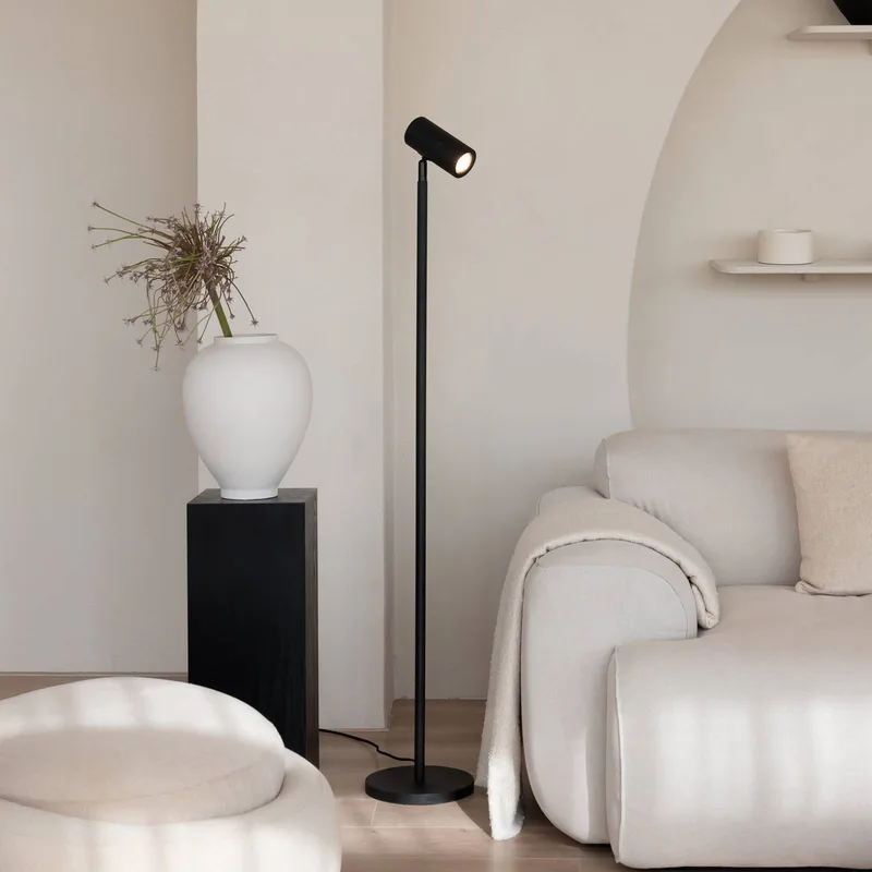 vloerlamp Java, bamboe, 141 cm, GU10 de GOOD&MOJO en Noir – photo du produit 1 sur 5