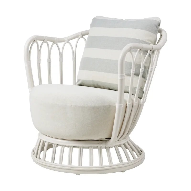 Grace Outdoor Lounge Stuhl Leslie Limonta 006-020-alabaster white van GUBI – productfoto