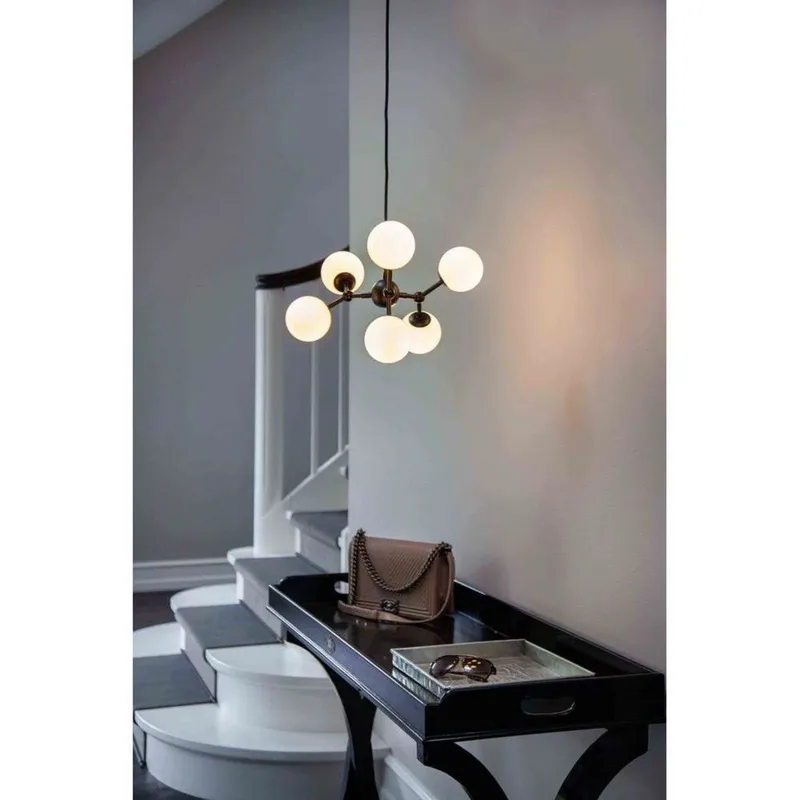 Atom 6 hanglamp zwart/wit fra Halo Design – produktbillede
