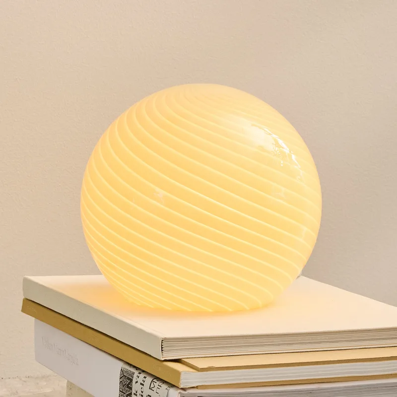 CANDY tafellamp, crème, Ø 20 cm, glas, E14 von Halo Design – Produktfoto