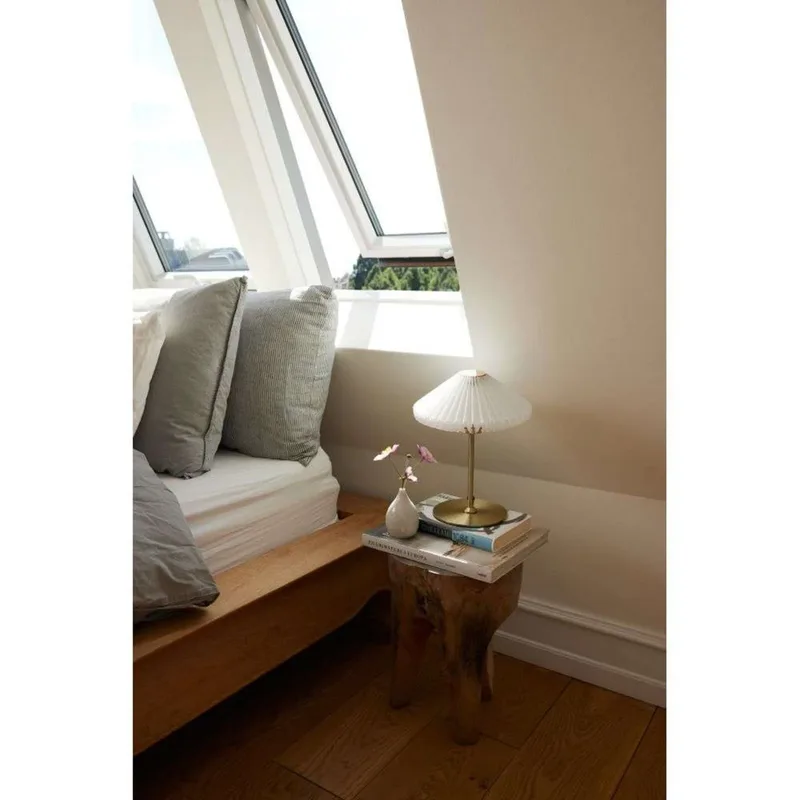 Paris Tafellamp Ø24 Clean White/Antique från Halo Design – produktbild