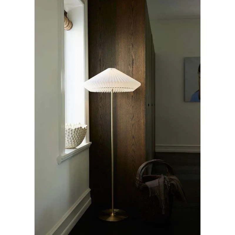 Paris Vloerlamp Ø56 Clean White/Antique från Halo Design – produktbild