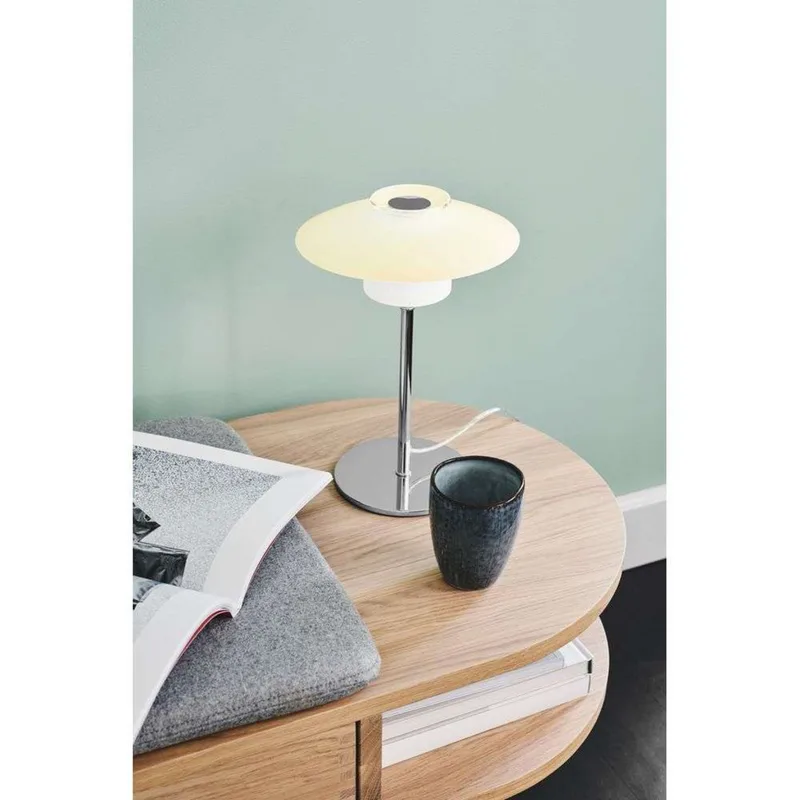 Scandinavia Tafellamp Ø20 Opal/Chrome från Halo Design – produktbild