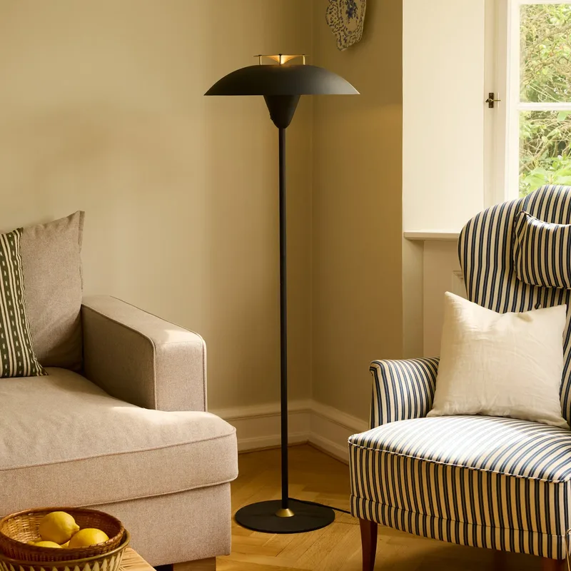 STEPP vloerlamp, zwart, hoogte 140 cm, metaal van Halo Design – productfoto