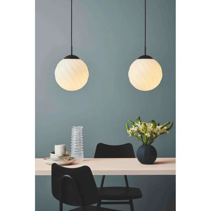 Twist Ball Hanglamp Ø25 Antique Brass från Halo Design – produktbild