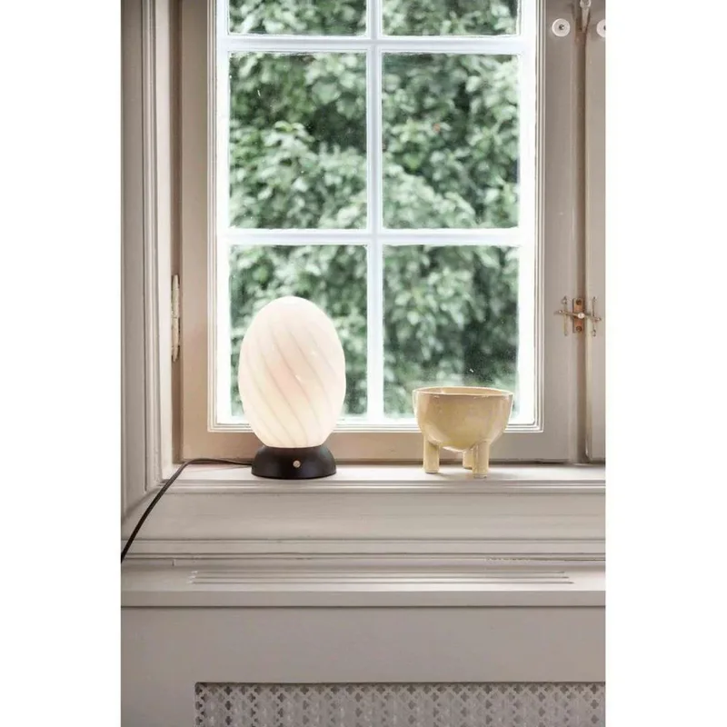 Twist Oval Taffellamp Opal/Black by Halo Design – product photo