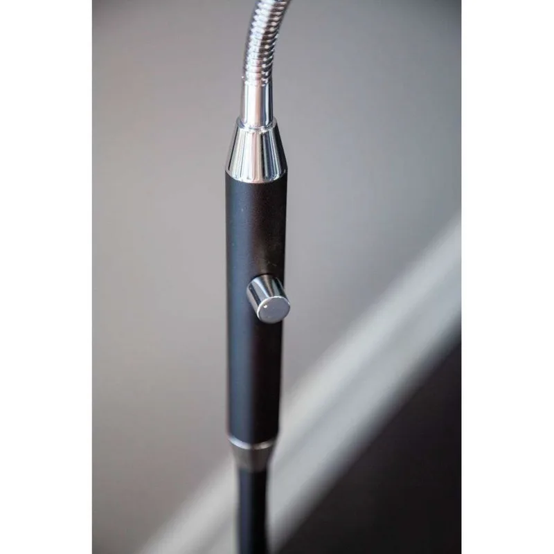 Vegas Vloerlamp w/Dimmer Black von Halo Design – Produktfoto