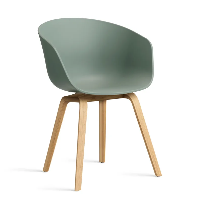 About a Chair 22 2.0 Stuhl Fall green-lackiertes Eichen­gestell fra HAY – produktbillede