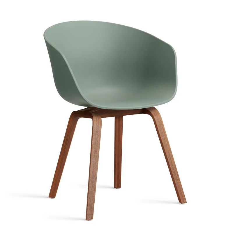 About a Chair 22 2.0 Stuhl Fall green-lackiertes Walnussgestell fra HAY – produktbillede