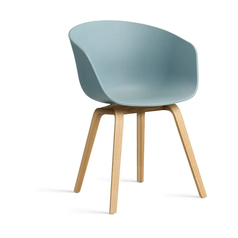About a Chair 22 Stuhl Dusty blue-lackiertes Eichen­gestell från HAY – produktbild