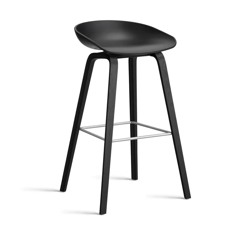 About a Stool 32 High Barhocker schwarzes Eichen­gestell 2.0 Schwarz-Edelstahlstütze by HAY – product photo