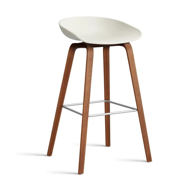 About a Stool 32 High Barhocker Walnussgestell 2.0 Melange cream-Edelstahlstütze fra HAY – produktbillede