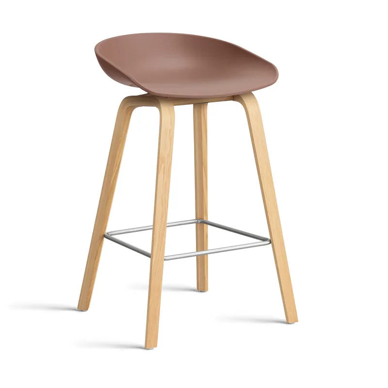 About a Stool 32 Low Barhocker lackiertes Eichengestell 2.0 Soft brick-Edelstahlstütze by HAY – product photo