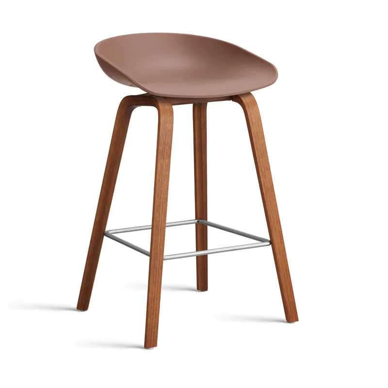 About a Stool 32 Low Barhocker Walnussgestell 2.0 Soft brick-Edelstahlstütze från HAY – produktbild