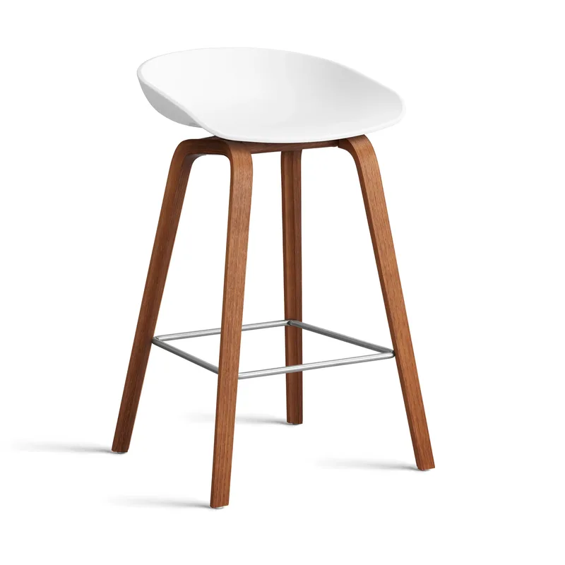 About a Stool 32 Low Barhocker Walnussgestell 2.0 Weiß-Edelstahlstütze fra HAY – produktbillede
