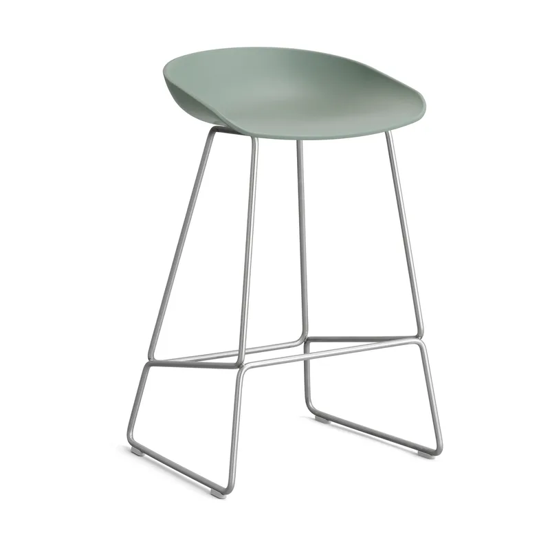 About a Stool 38 Low Barhocker 2.0 Fall green-Edelstahlgestell från HAY – produktbild