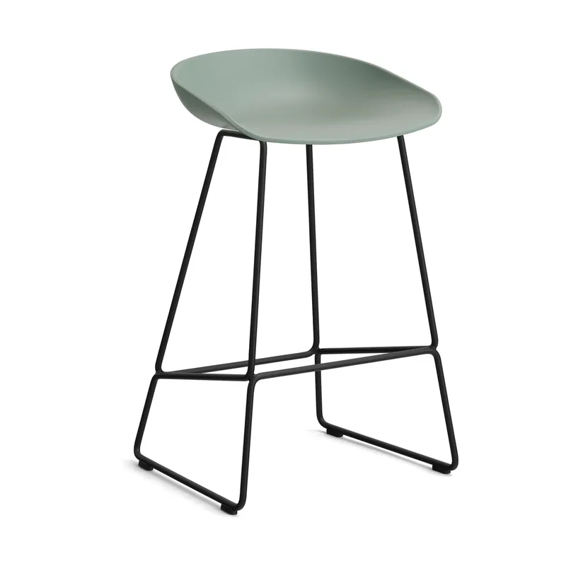 About a Stool 38 Low Barhocker 2.0 Fall green-schwarzes Stahlgestell från HAY – produktbild